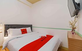 RedDoorz @ Taman Royal Tangerang